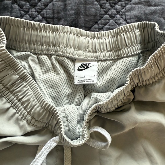 Nike Men’s Standard Fit Shorts – grey - Picture 3 of 3